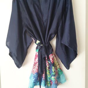 Natori floral kimono robe, size 14